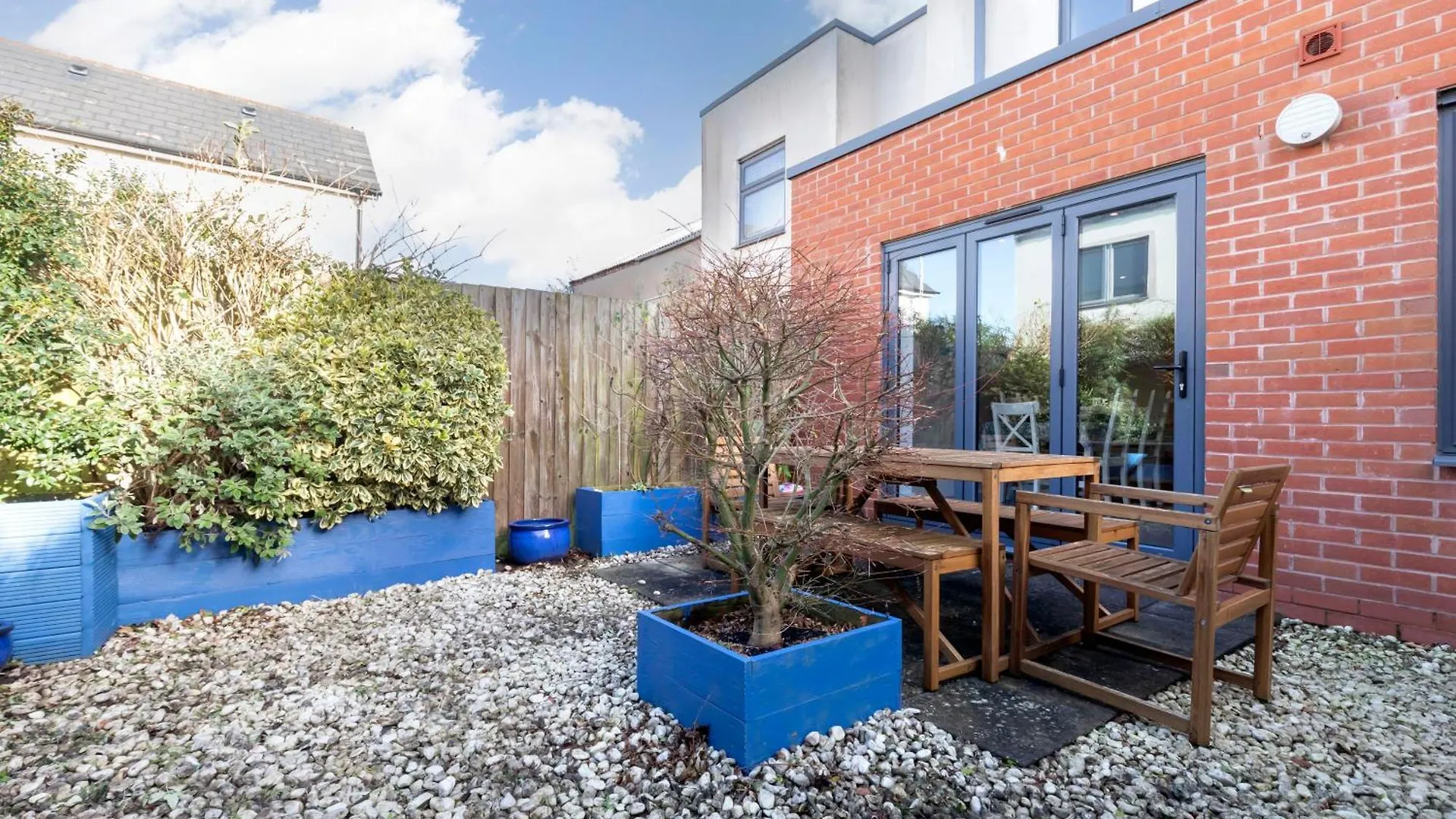 Spacious 3 Bed Home Cheltenham