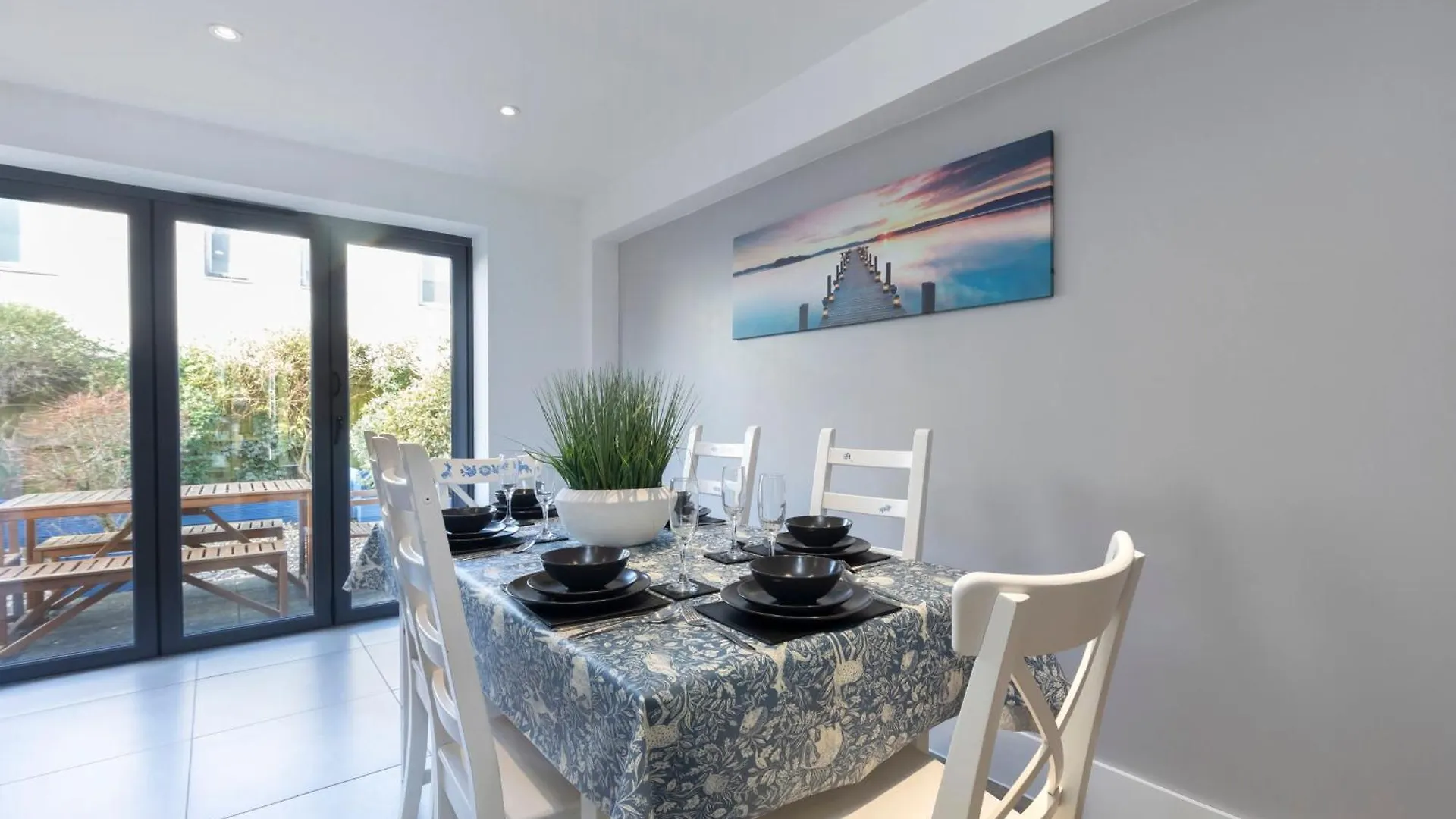Spacious 3 Bed Home Cheltenham United Kingdom